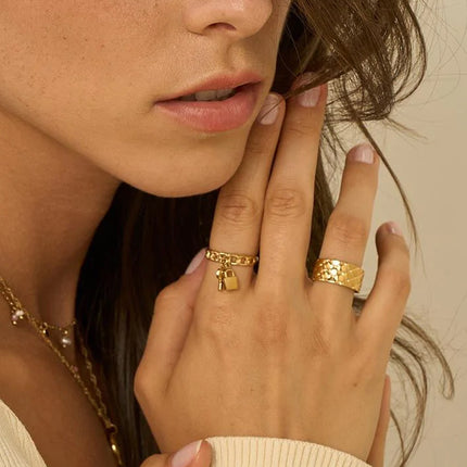 Bague Saliha - maille avec clé et cadenas