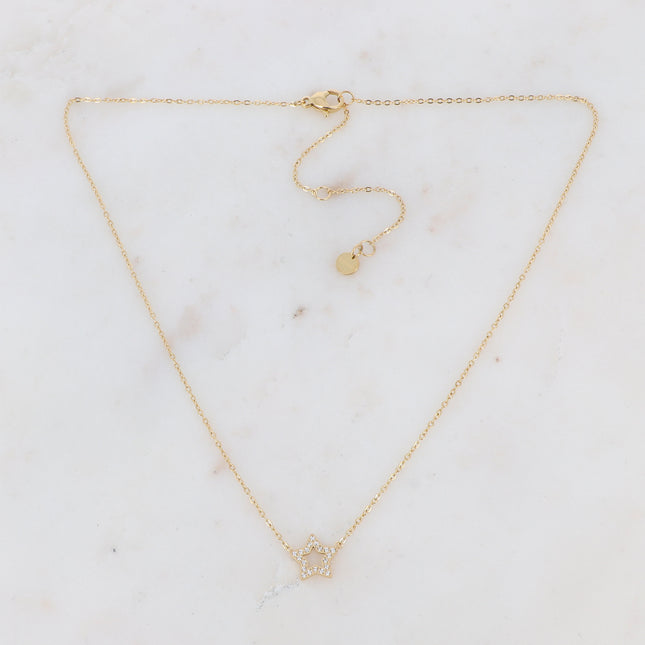 Collier avec petite étoile serti d'oxydes de zirconium