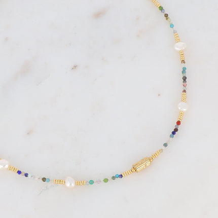 Collier sur fil avec motif d'écorce d'arbre et pierres naturelles