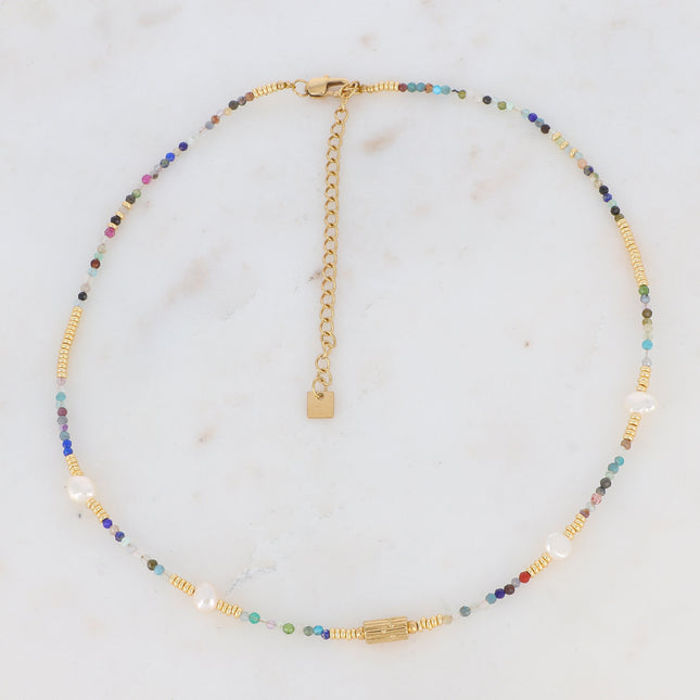 Collier sur fil avec motif d'écorce d'arbre et pierres naturelles