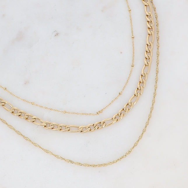 3-strand necklace with curb links, flat chain and Figaro clasp