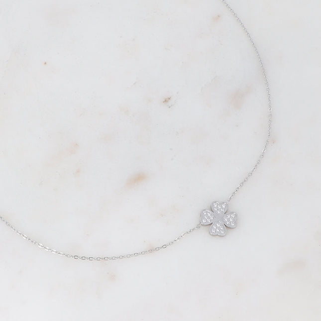 Collier avec trèfle serti d'oxydes de zirconium