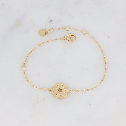 Bracelet with hammered pendant and openwork star