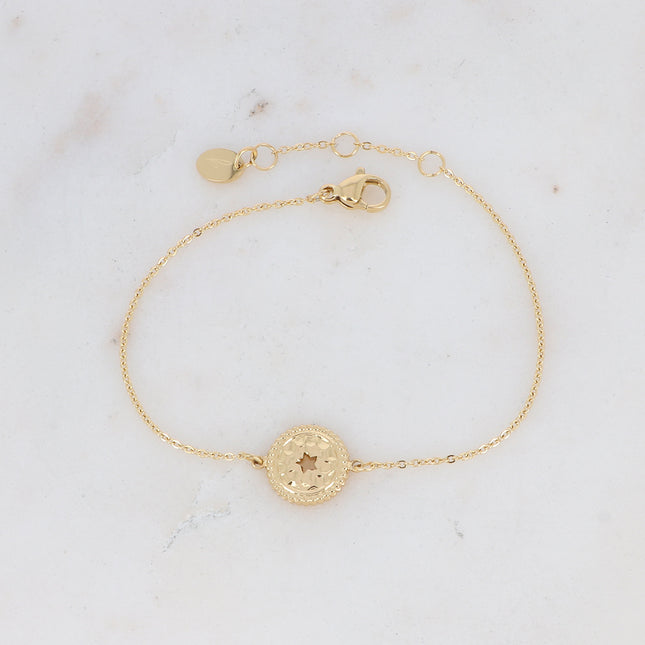 Bracelet with hammered pendant and openwork star