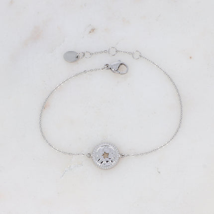 Bracelet with hammered pendant and openwork star