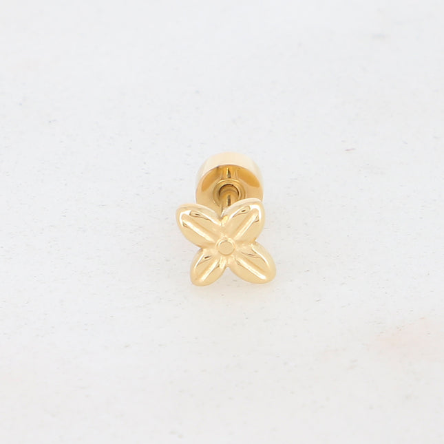 Piercing avec fleur gravée