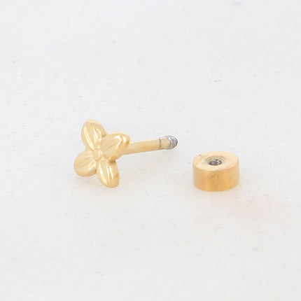 Piercing avec fleur gravée
