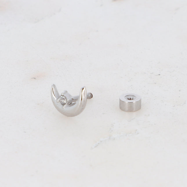 Piercing avec lune et oxyde de zirconium