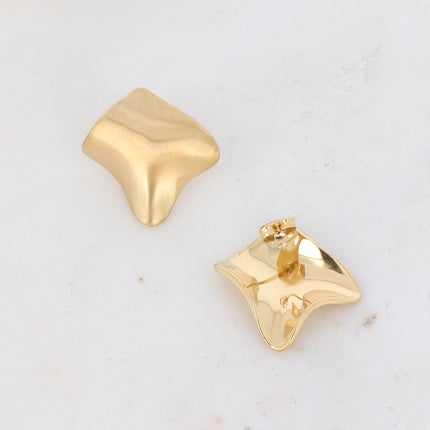 Promesse stud earrings - brushed curved square