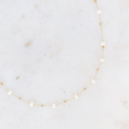 Collier Ghada - chaîne fine et perles d'eau douce