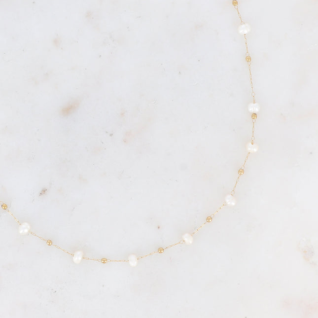 Collier Ghada - chaîne fine et perles d'eau douce
