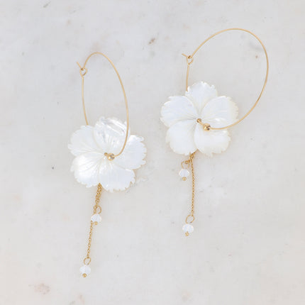 Créoles Sanaa - 4CM - fleur nacrée et chaînes avec cristaux