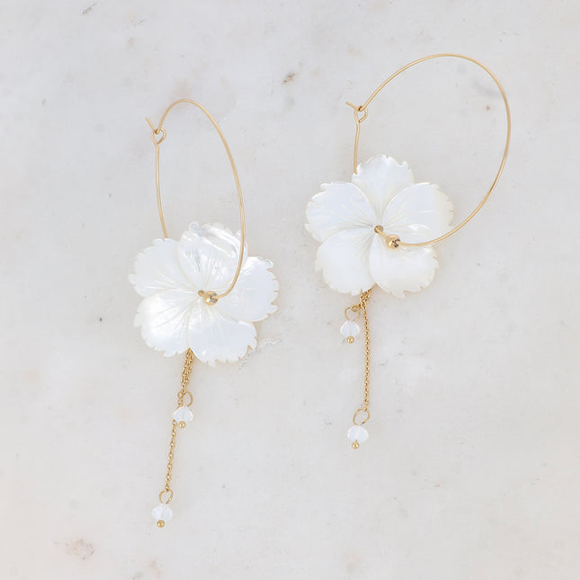 Créoles Sanaa - 4CM - fleur nacrée et chaînes avec cristaux
