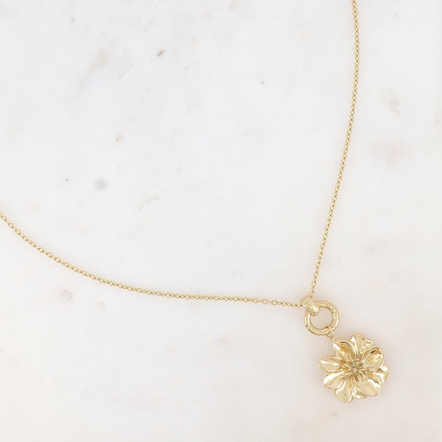 Collier Aiza - anneau texturé et fleur