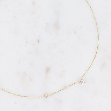 Collier - cristal carré et oxyde de zirconium