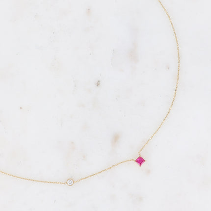 Collier - cristal carré et oxyde de zirconium