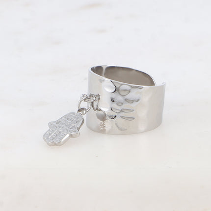 Bague - martelée avec pendentif main