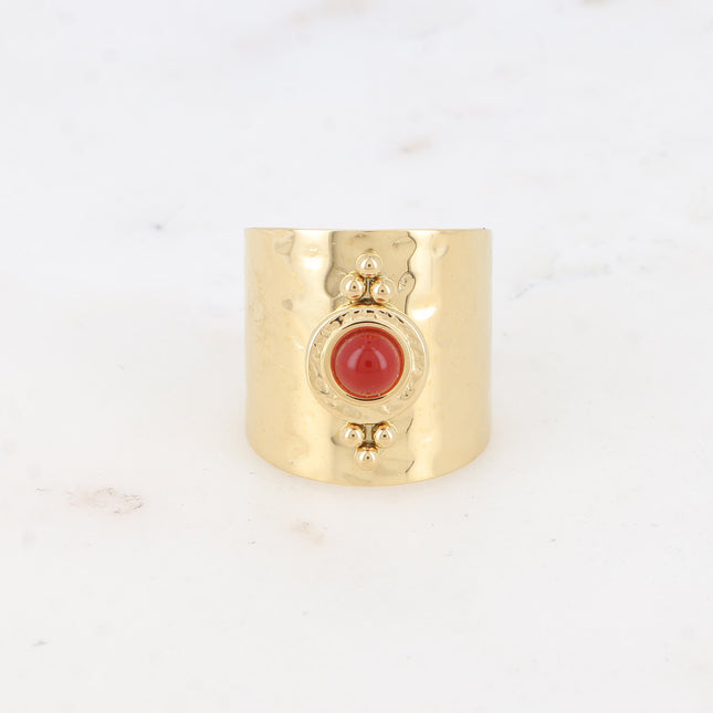 Wide ring - hammered effect and round natural stone