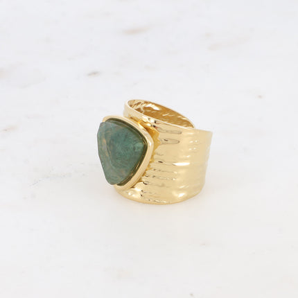 Bague large - lignes martelées et pierre naturelle triangulaire