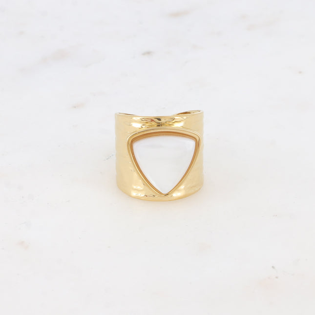 Wide ring - hammered lines and triangular natural stone