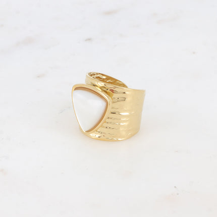 Bague large - lignes martelées et pierre naturelle triangulaire