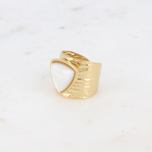 Wide ring - hammered lines and triangular natural stone