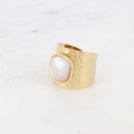 Bague large - effet écaillé, cabochon carré et émail