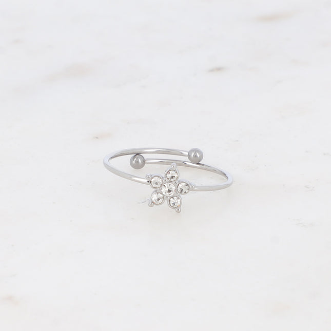Flower ring with cubic zirconia