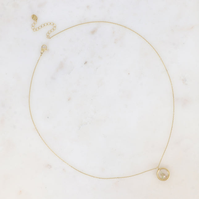 Collier - médaillon avec cristaux taillés et pastille main