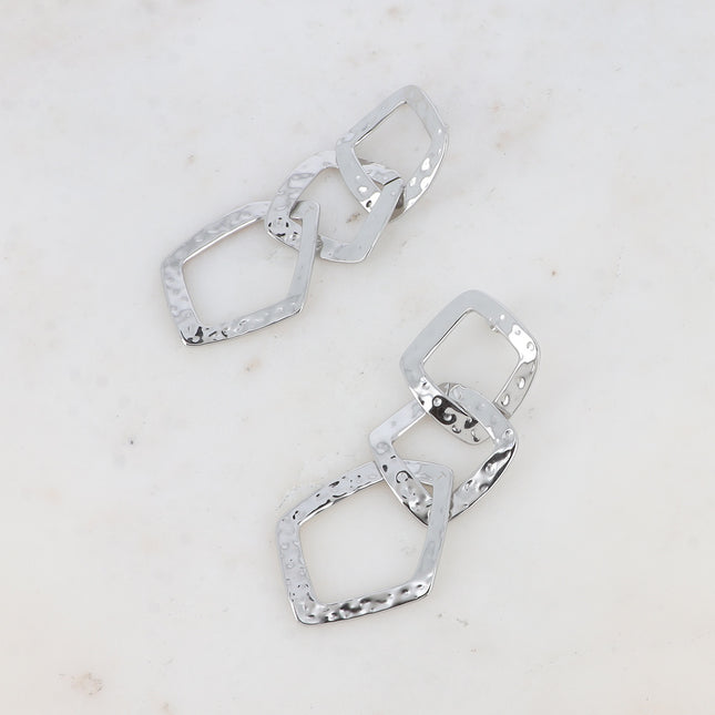 Boucles pendantes Trina - formes géométriques martelées et ajourées