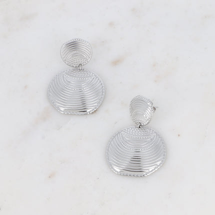 Stud earrings - 2 pieces, engraved features