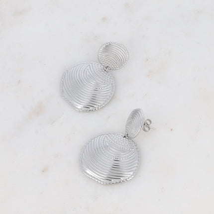 Stud earrings - 2 pieces, engraved features