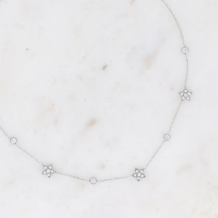 Collier - 4 fleurs et oxydes de zirconium