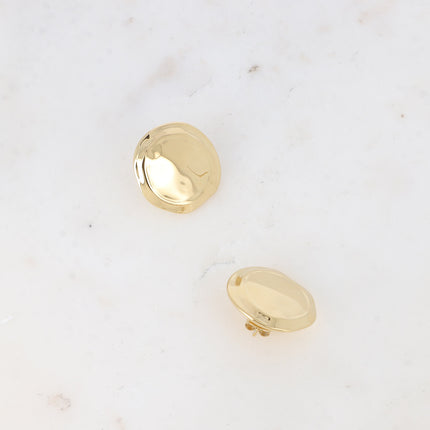 Sileas stud earrings - hammered round