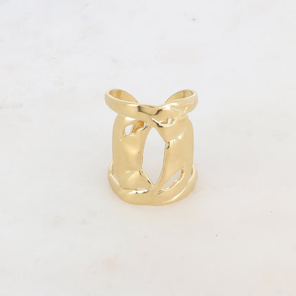 Bague large Ylva - forme entrelacée, ajourée et martelée