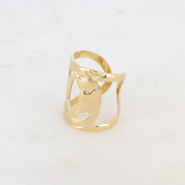 Bague large Ylva - forme entrelacée, ajourée et martelée