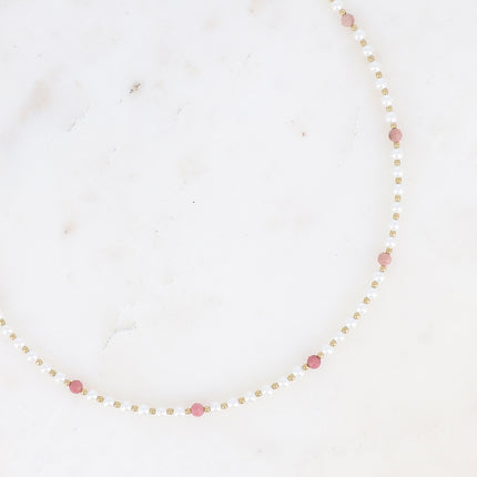 Collier - perles de résine blanche et pierres naturelles