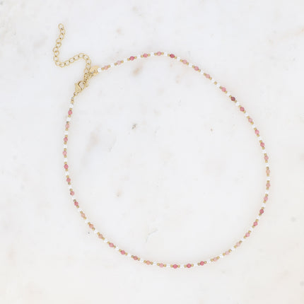 Collier Vudika - ras de cou, pierres naturelles et perles de résine blanche