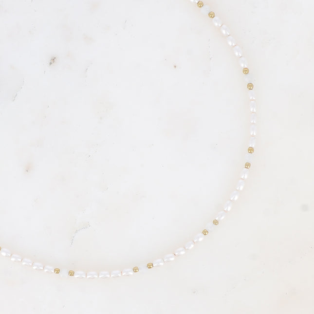 Collier Harmonie - ras de cou, pierres naturelles et perles de résine blanche