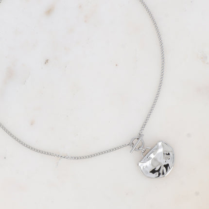Collier - pendentif anneau et barre, empiècement recourbé et martelé