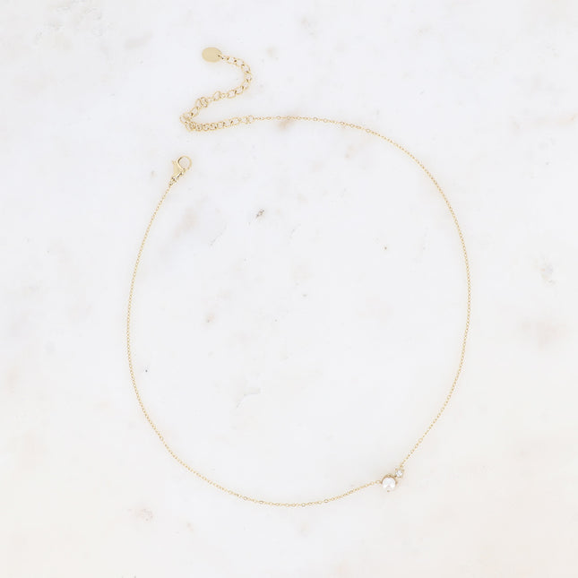 Collier - petite perle en résine blanche et cristal taillé