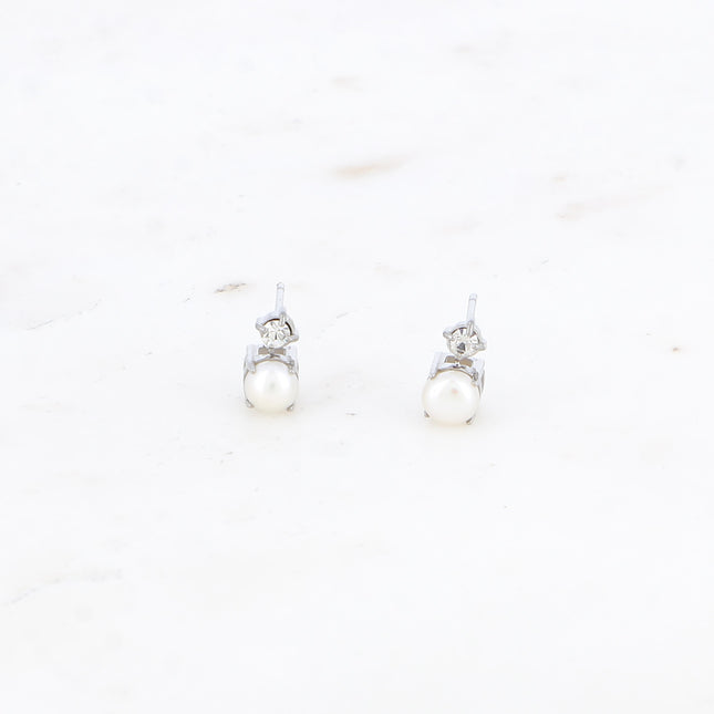 Boucles puces - petite perle en résine blanche et cristal taillé