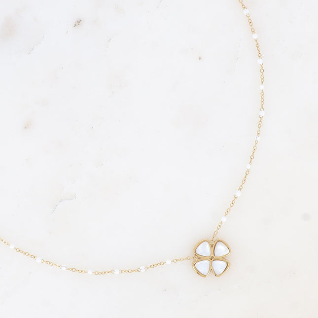 Collier - chaîne émaillée et trèfle en pierre naturelle