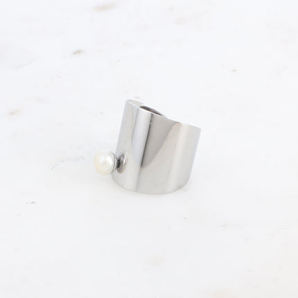 Bague large Auréa - lisse avec petite perle d'eau douce