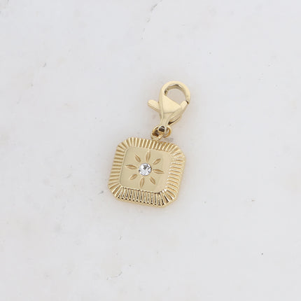 Charm Caliopan - médaillon carré avec fleur aux pétales gravées et oxyde de zirconium