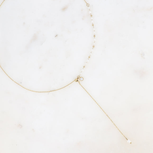 Collier Teodora Y type cravate - boule coulissante, perles de résine blanche et cristal taillé
