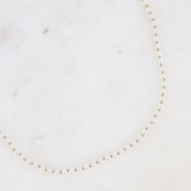 Collier - ras de cou, petites perles de résine blanche