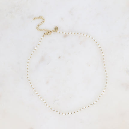 Collier - ras de cou, petites perles de résine blanche