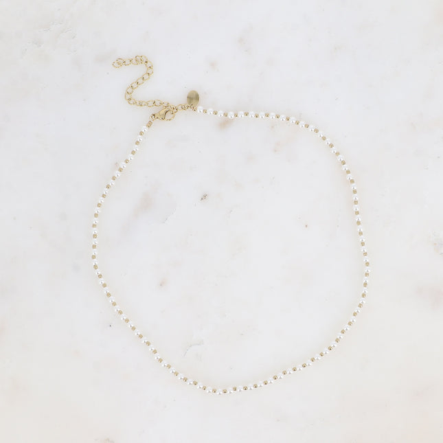 Collier - ras de cou, petites perles de résine blanche