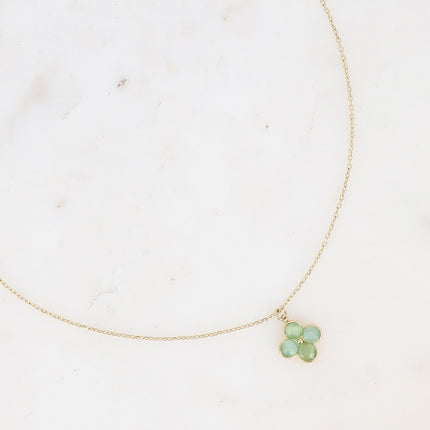 Collier - trèfle en pierre oeil de chat / perle de résine